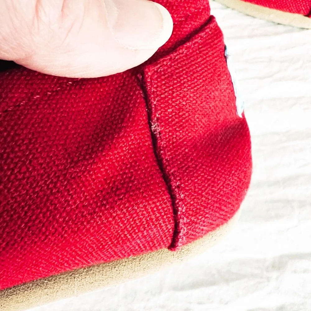 ♥️ TOMS ~ RED Original Classic Slip-ons ~ Size 8 ♥️ - Picture 7 of 7